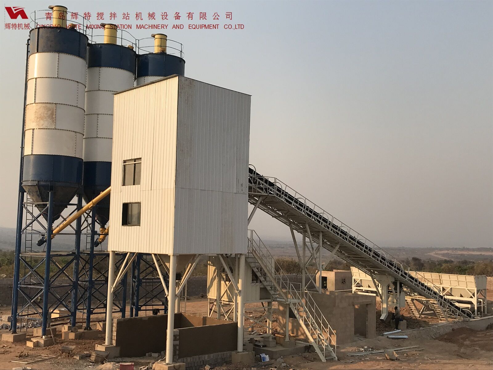 辉特世界杯线上平台搅拌站HZS120采用国内外知名品牌，大大降低了设备故障率